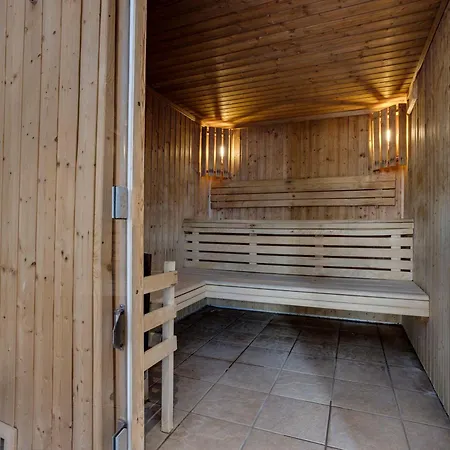 Skis Aux Pieds Avec Piscine Et - Fr-1-686-41 Apartman